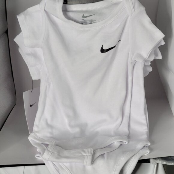Adorable White Nike 3-Piece Onesie Set | Sizes 12 Months - Picture 7 of 12
